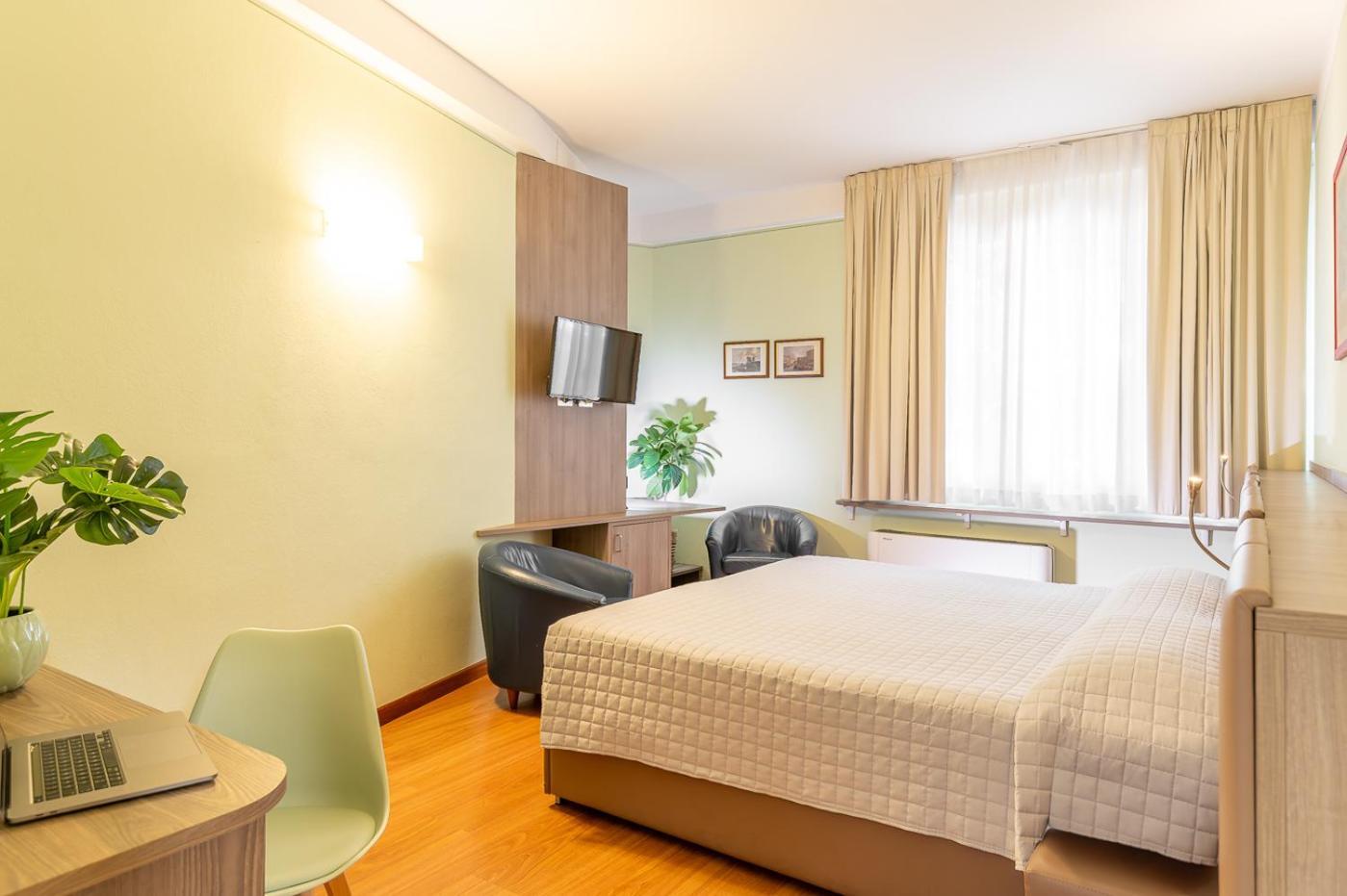 Hotel Zio Имола Екстериор снимка